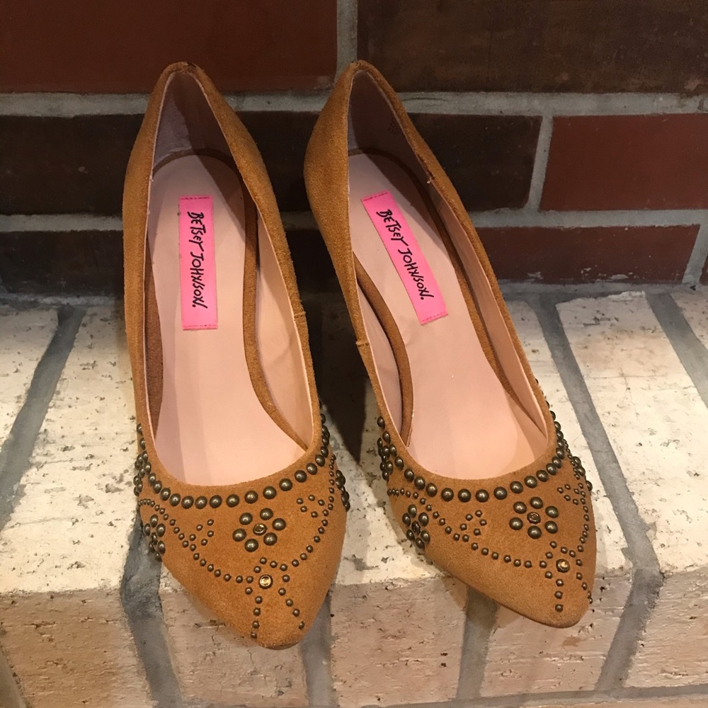 Betsey Johnson Women's Tan Studded Pointed-Toe Flats